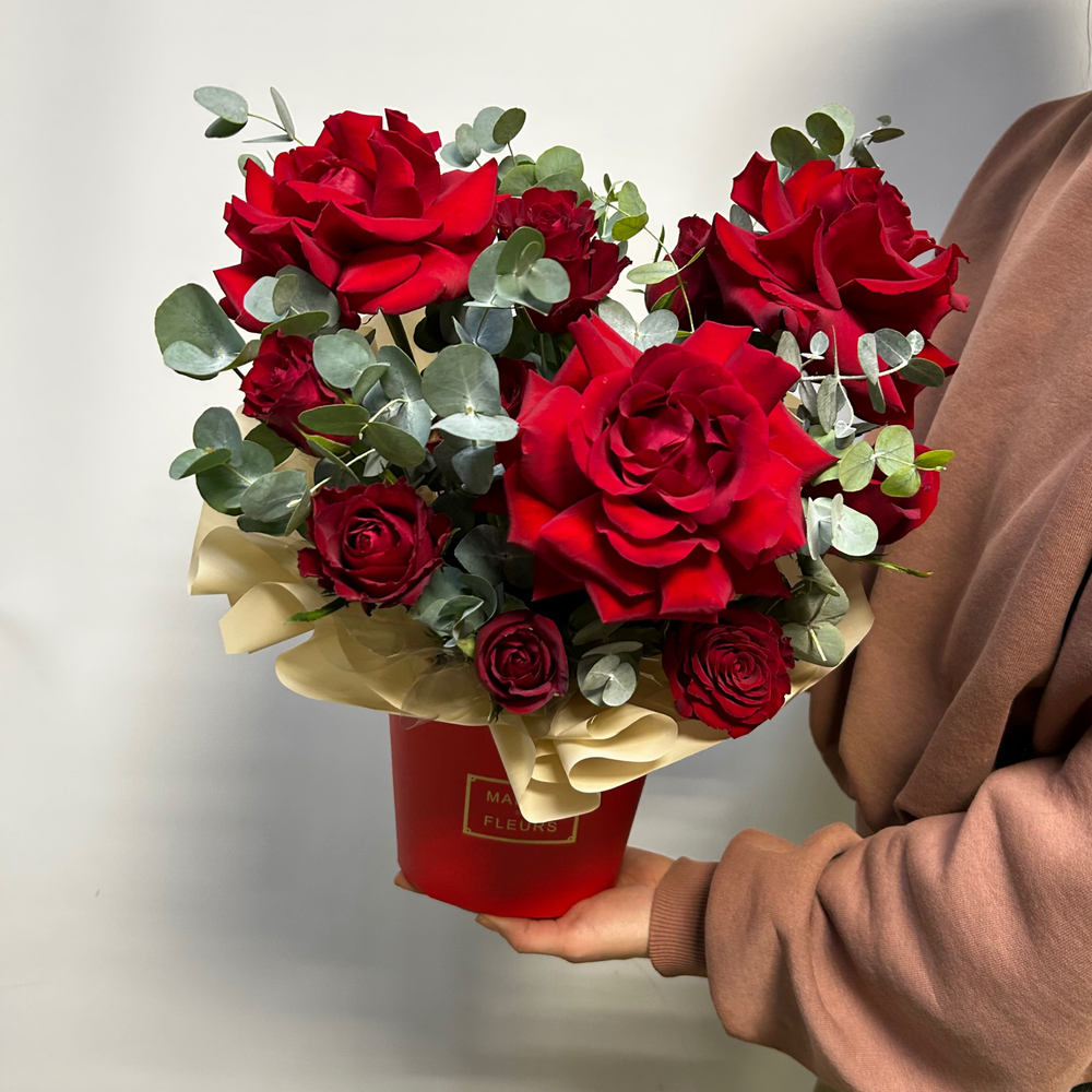 Композиция с красными розами