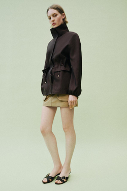 ZARA КУРТКА С ВОРОТНИКОМ-СТОЙКОЙ И РЕГУЛИРУЕМОЙ ТАЛИЕЙ, КОРИЧНЕВЫЙ