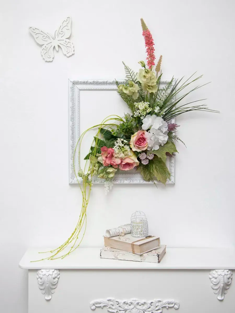 Цветочная композиция в багетной раме