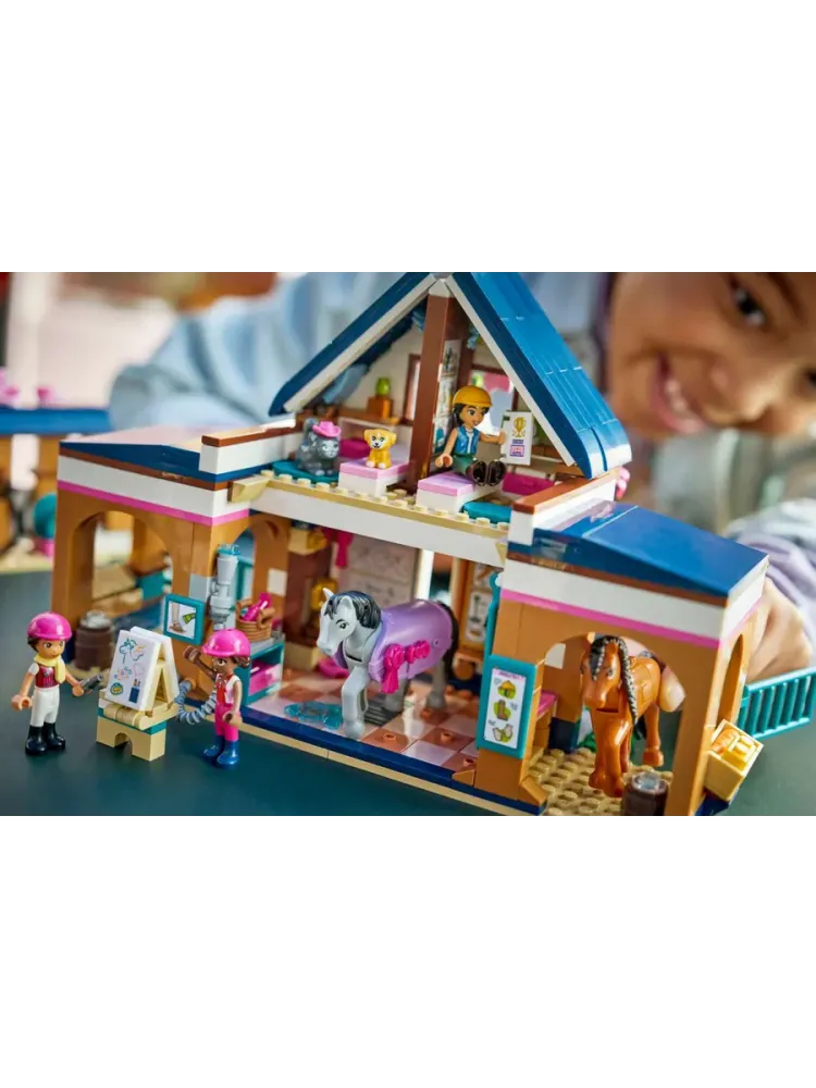 Конструктор Friends 42688 Конюшня и школа верховой езды