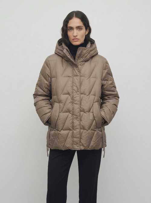 Легкая пуховая куртка на кнопках