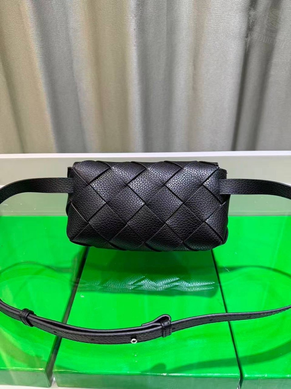 Нагрудная сумка Bottega Veneta