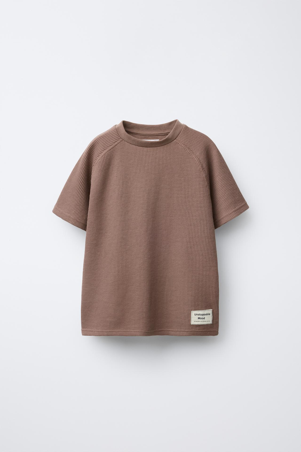 ZARA КОМПЛЕКТ ИЗ ФУТБОЛКИ И ШОРТОВ ИЗ РИФЛЕНОЙ ТКАНИ, КОРИЧНЕВЫЙ