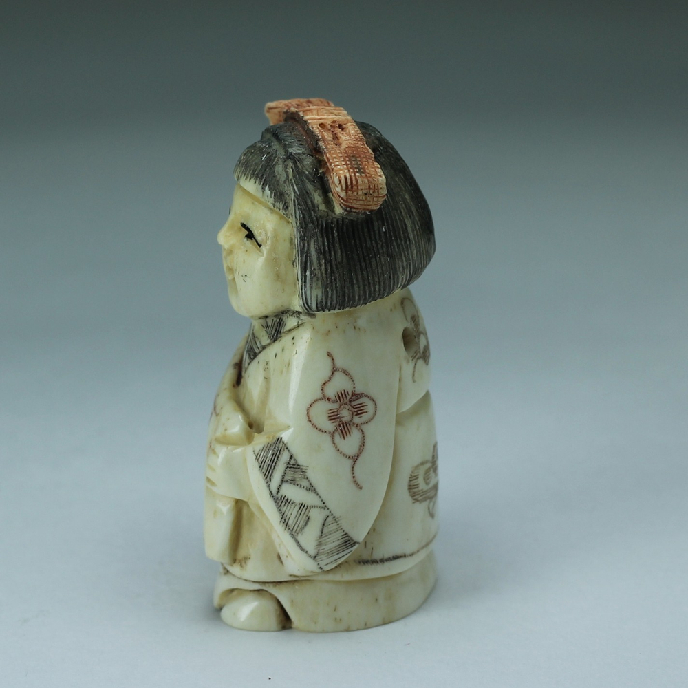 Нэцкэ Девочка и иероглиф счастье