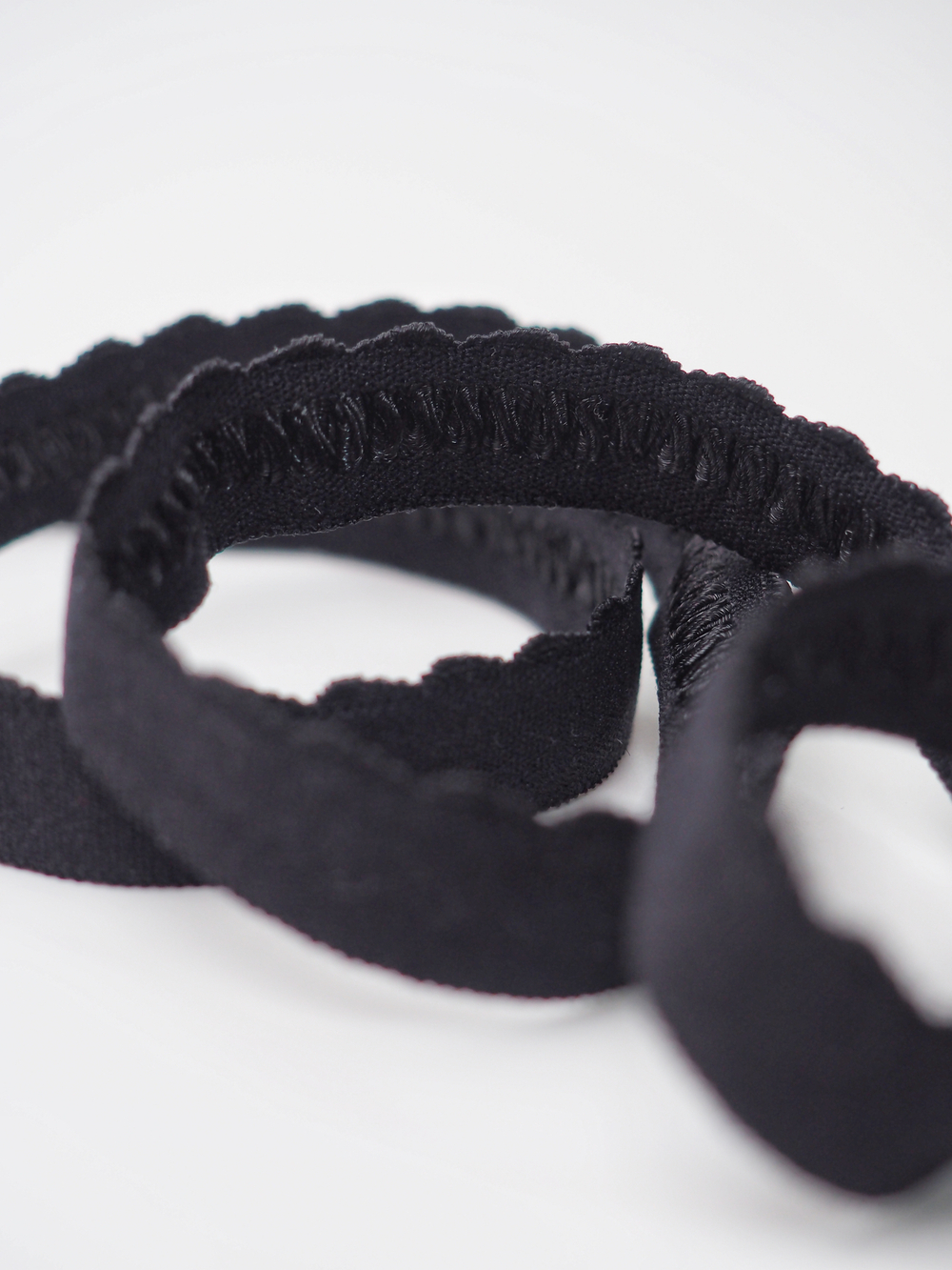 Резинка бельевая чёрная с кармашком ажурная 12 мм