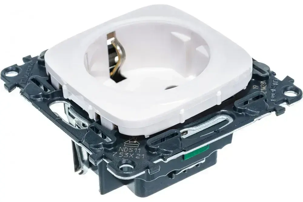 Розетка Legrand Valena Allure с лицевой панелью белая (автоматические клеммы) 753721