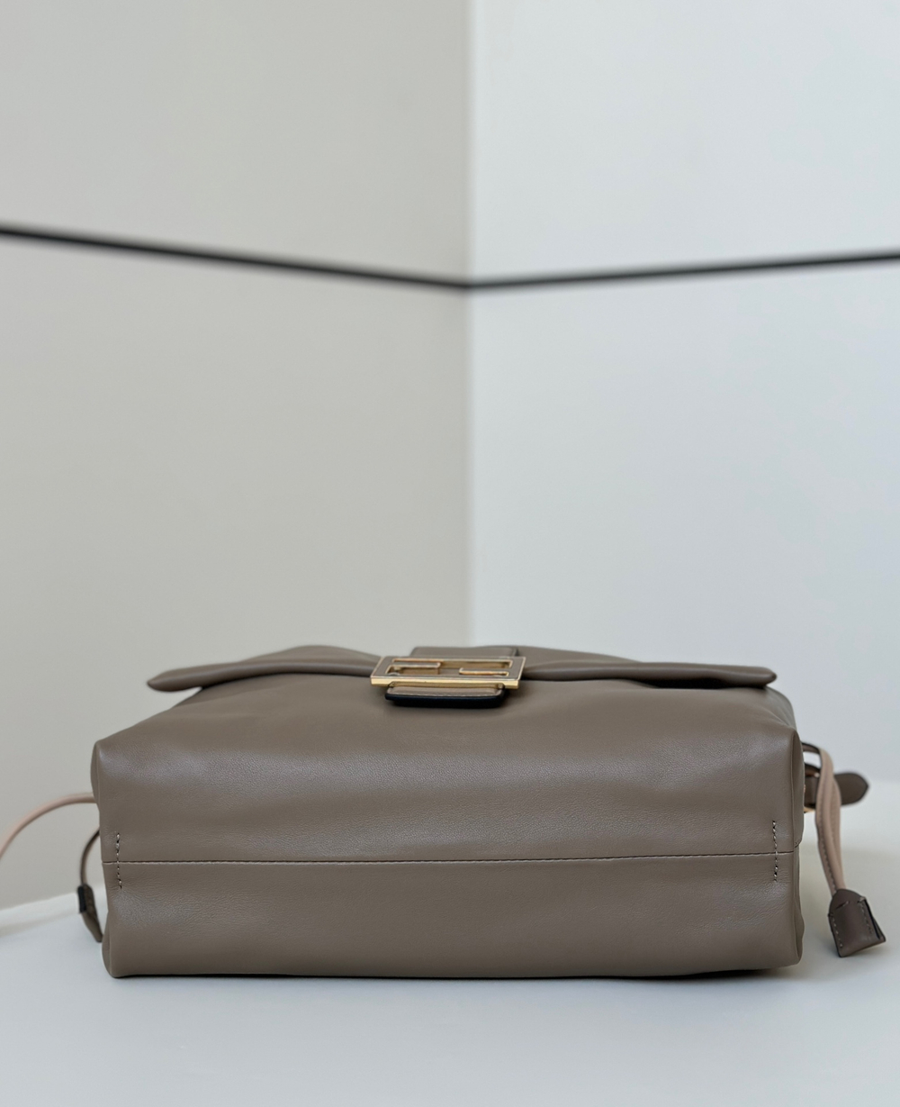 Fendi Large Mamma Baguette 31 cm