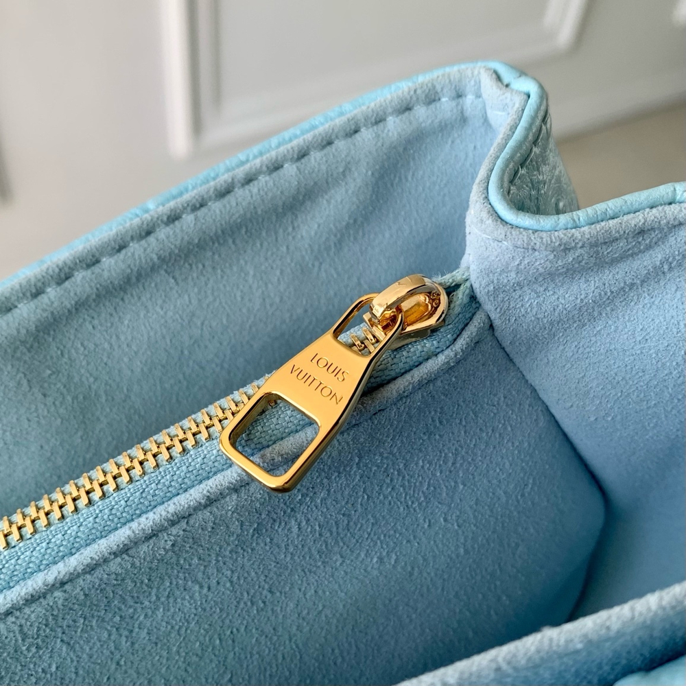 Louis Vuitton Pochette Metis East West