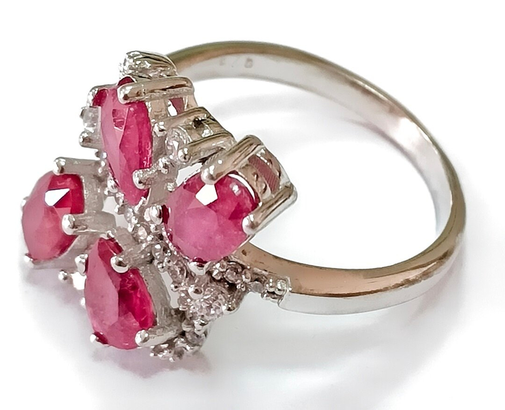 Ювелирное кольцо из серебра,вставка рубин,фианит,размер17
