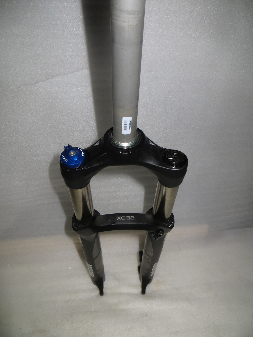 Вилка ROCK SHOX XC 32 TK 27.5 SOLO AIR ЧЁРНАЯ