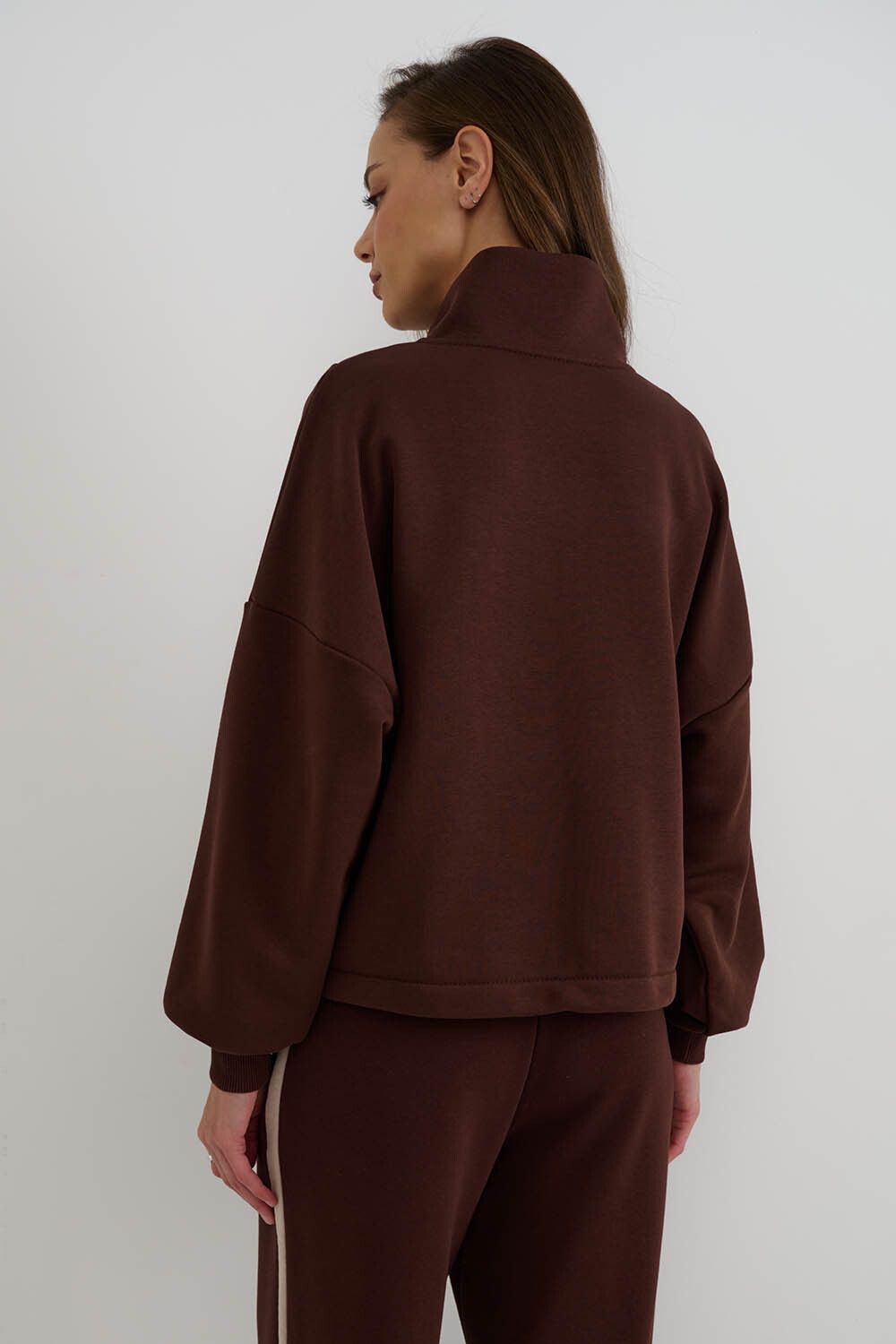 Олимпийка на молнии шоколадного цвета