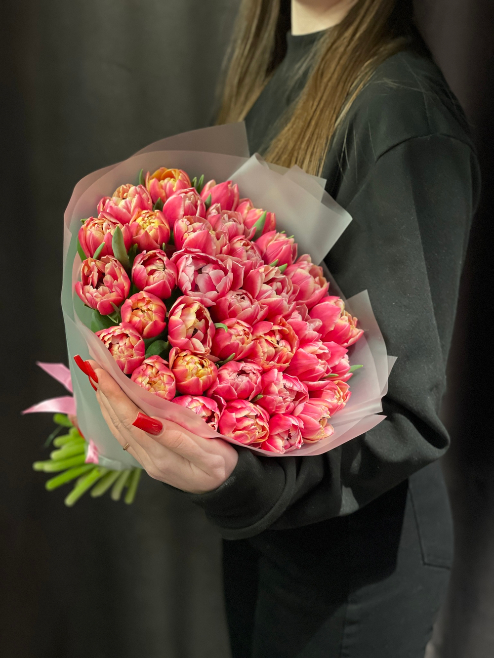 39 пионовидных тюльпанов