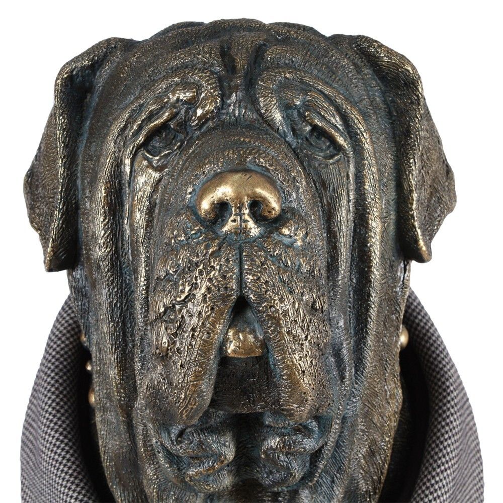 Садовая скульптура Сэр Ватсон в костюме