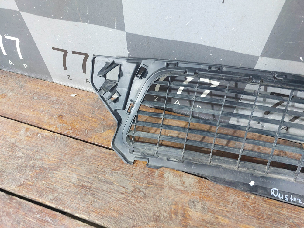 Решетка переднего бампера Renault Duster 1 10-15 Б/У Оригинал 622545914R
