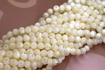 Перламутр круглый белый 7 мм нить 40-41 см