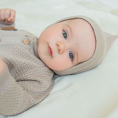 Knitted baby hat 0-3 months - Light Cream