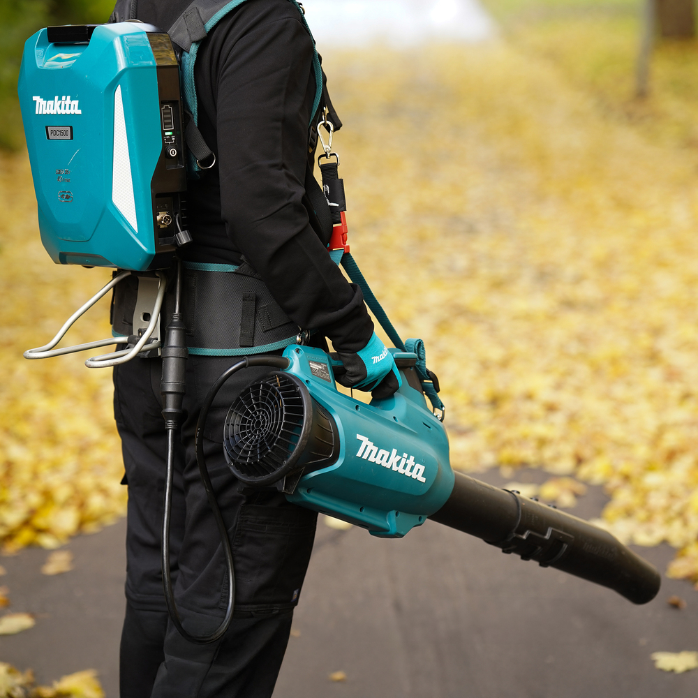 Аккумуляторная воздуходувка с питанием от рюкзака Makita UB003CZ