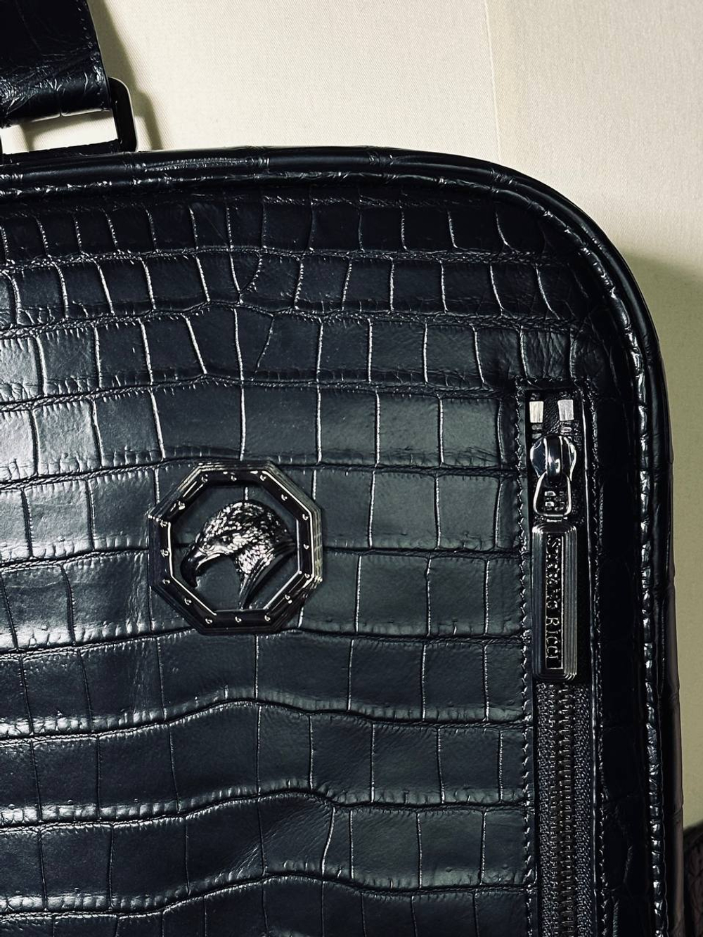 Сумка-мессенджер из кожи крокодила