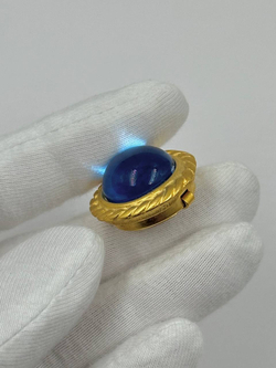 Накладка на пуговицу с голубой вставкой