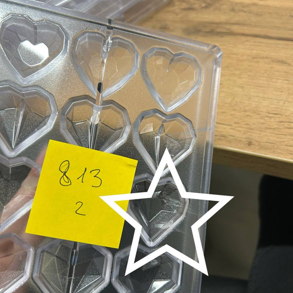 813-у | Форма для шоколадных конфет "Сердца и грани" (275*175 мм)