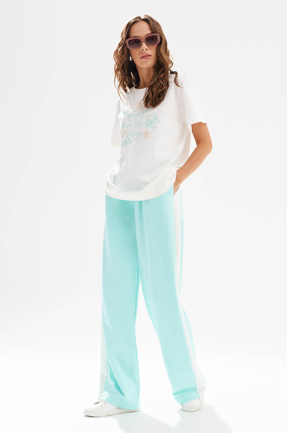 23606 Футболка женская (молочный)