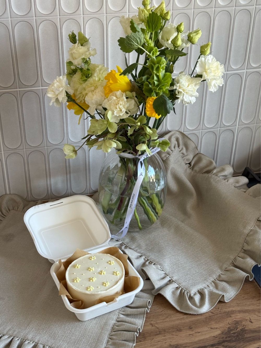 Бенто торт 450 гр Ванильный с клубникой