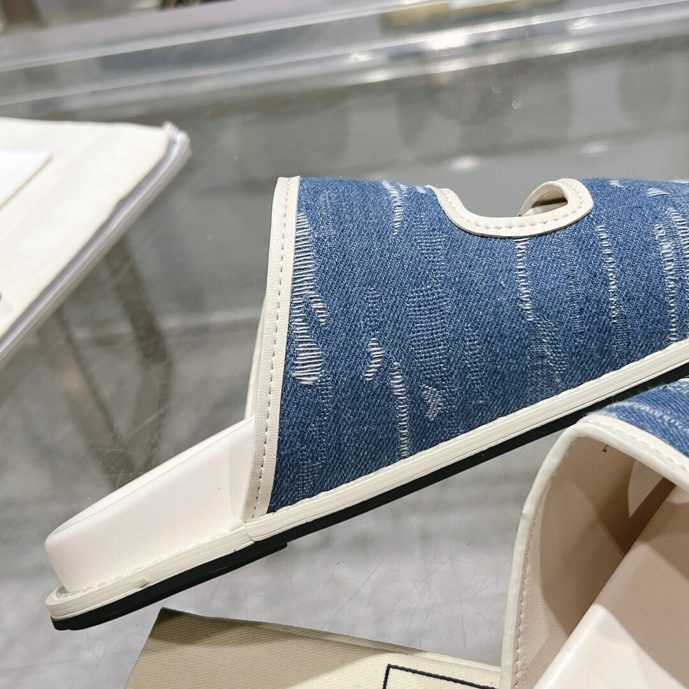 Fendi Feel Slides