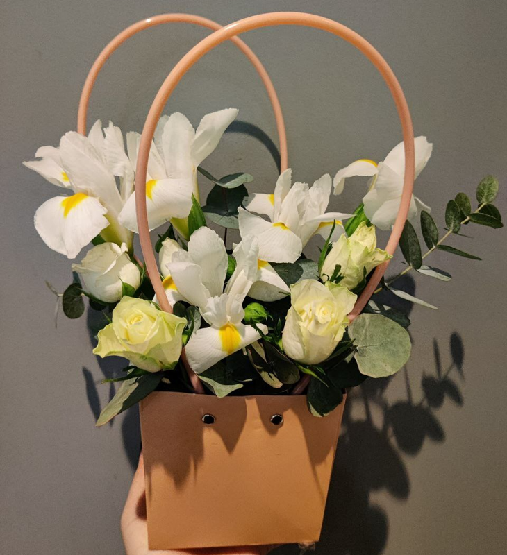 Композиция "Нежные ирисы"