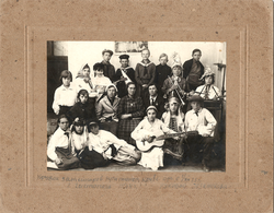 Кружок затейников при пионер-клубе. Чистополь. Чёрно-белая фотография.1934 г. Из архива фотографий Т