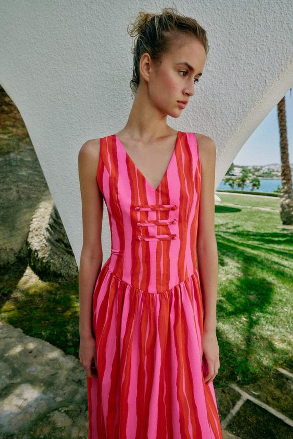 ZARA ПЛАТЬЕ В ПОЛОСКУ С НАВЕСНЫМИ ПЕТЛЯМИ, РАЗНОЦВЕТНЫЙ