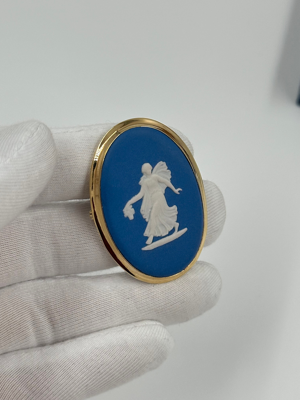 Брошь Wedgwood синяя