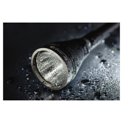 Поисковый фонарь Armytek Barracuda (warm) — выдерживает падения с высоты до 25 метров