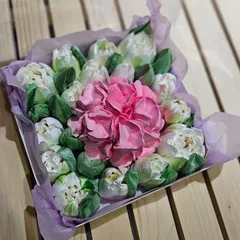 Зефирные цветы «Тюльпаны с гортензией» Зефирные цветы «Тюльпаны с гортензией»