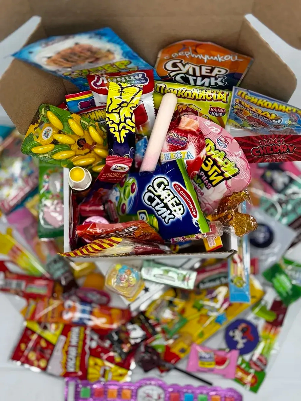 Подарочный набор сладостей 45 штук Сладкий бокс с Лабубу