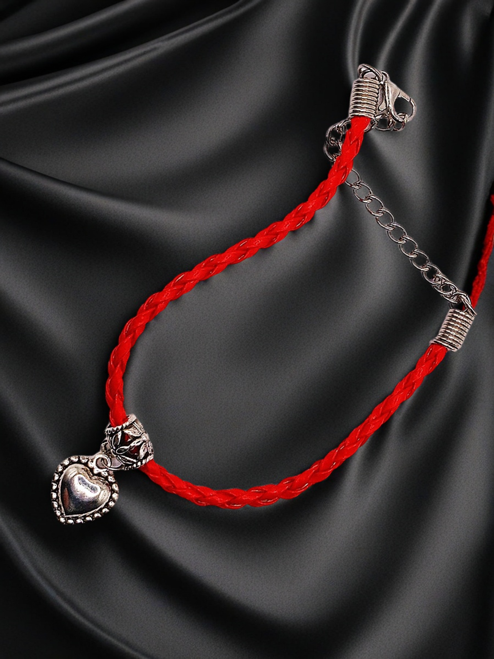 Красная нить Сердце