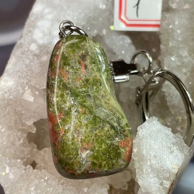 31569 Унакит Брелок галтовка