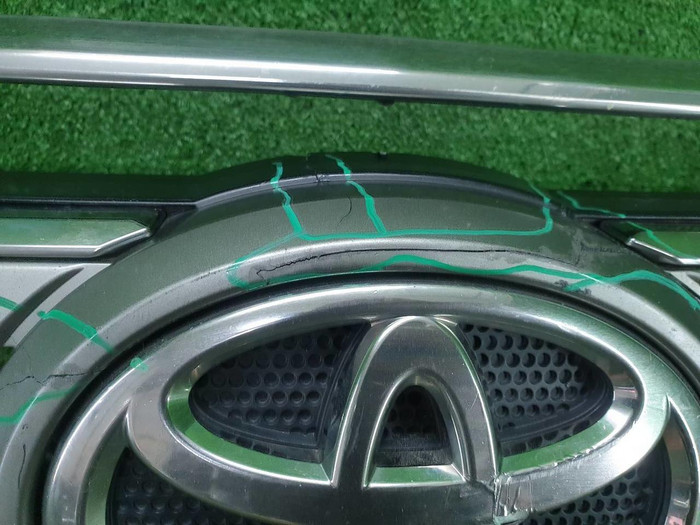 Решетка радиатора Toyota Land Cruiser 200 (2015-2021)