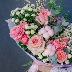 150. Нежный букет с пионовидной розой и хлопком