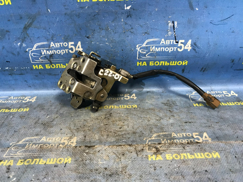 Замок двери задней левой NISSAN LARGO 1992