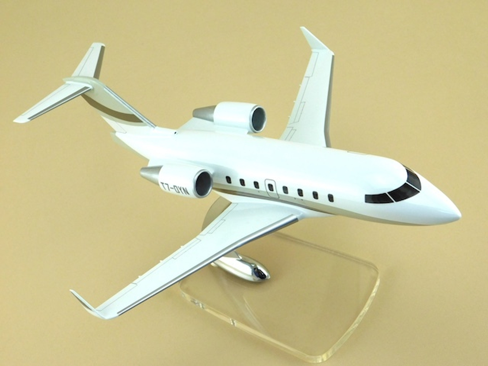 Модель самолета Challenger 604 (М1:72)