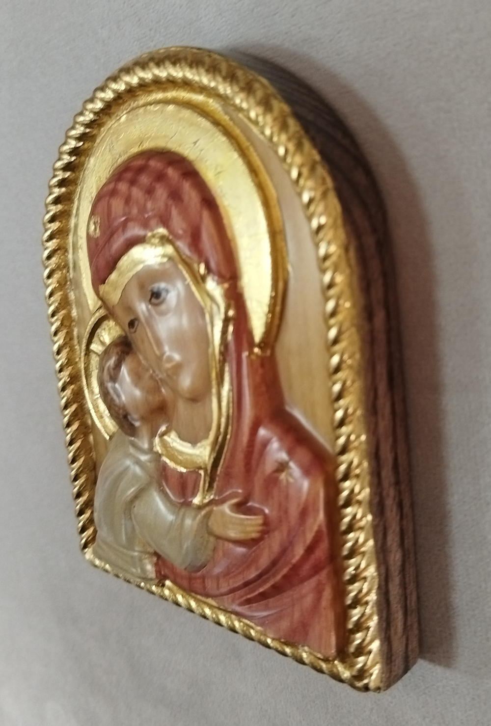 Деревянная икона Пресвятой Богородицы