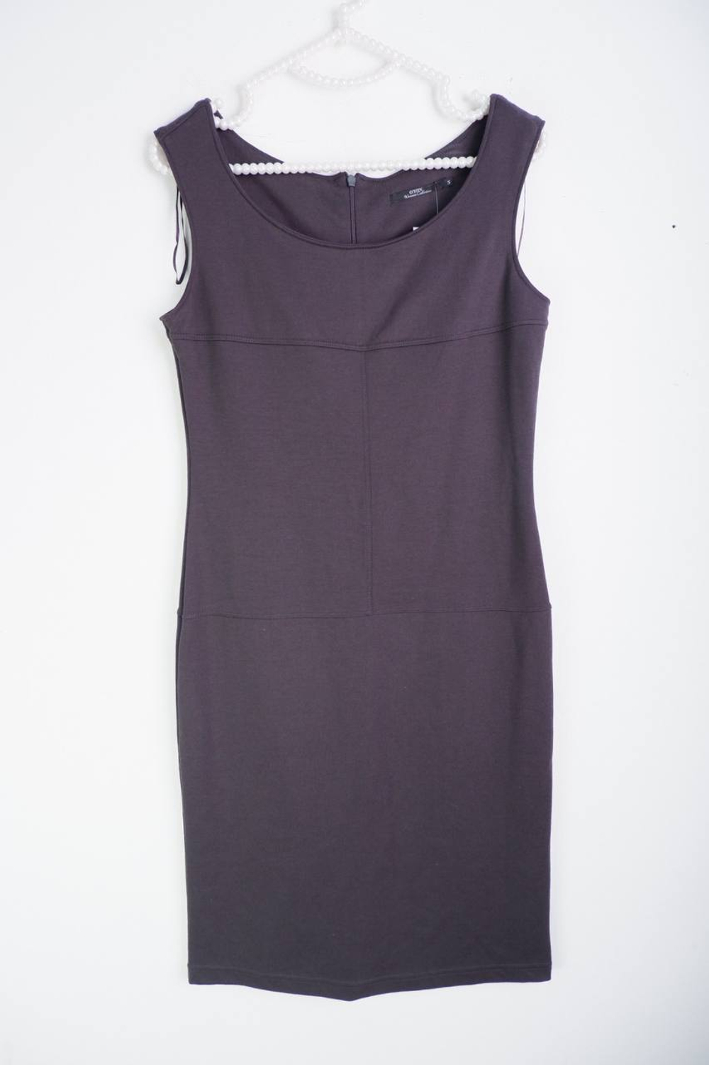 Платье Ostin лаконичного дизайна, маркировка S, визуально 44 размер