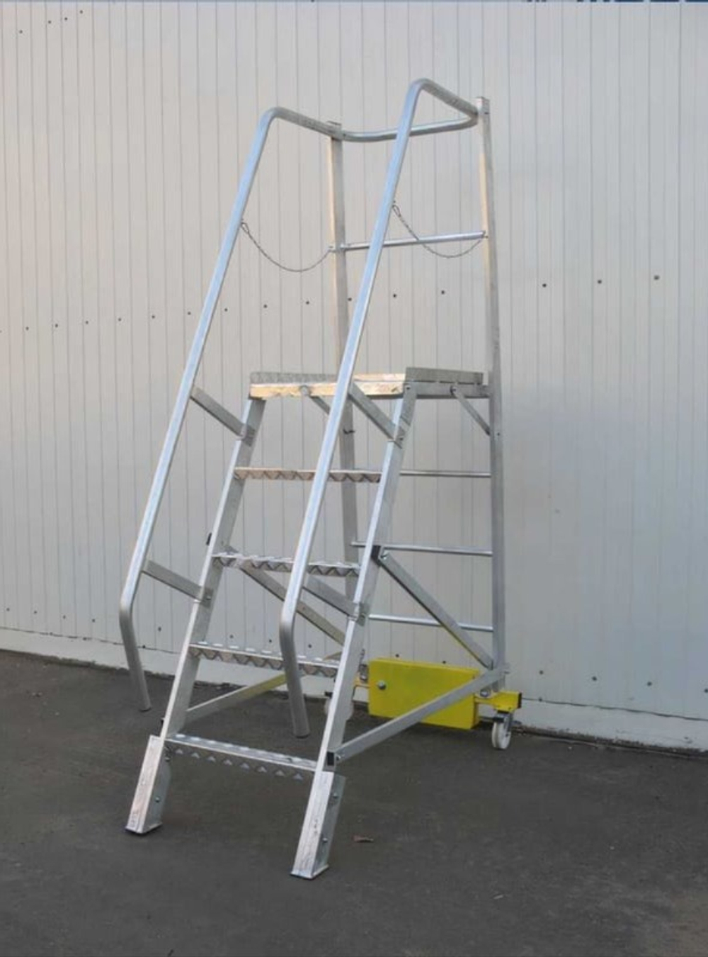 Лестница с платформой компактная MEGAL ЛСПК-1,4 (0,82)