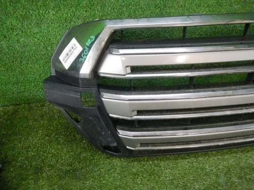 Решетка радиатора Toyota Land Cruiser 200 (2015-2021)
