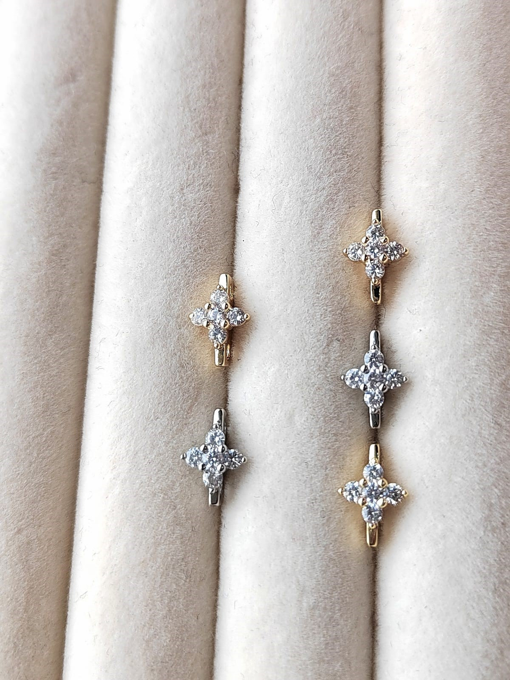 70288-з Межрядный разделитель с фианитами "Цветок" 10*7мм, позолота