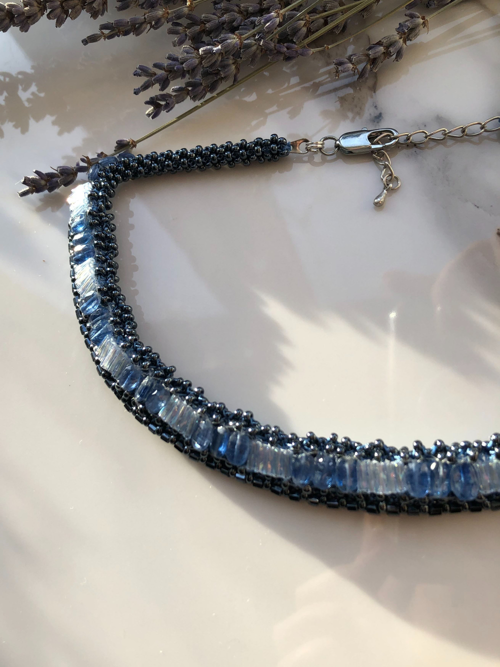 Чокер/стойка ручной работы из бисера и камня Кианит