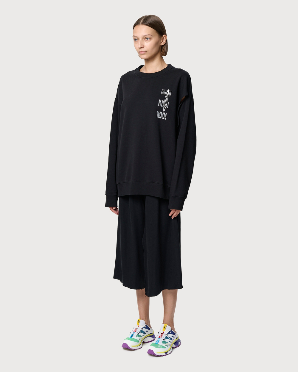 MM6 MAISON MARGIELA СВИТШОТ-ТРАНСФОРМЕР ЖЕНСКИЙ С ЛОГОТИПОМ БРЕНДА ЧЕРНЫЙ