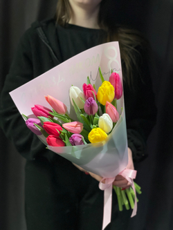 С 8 марта, микс из 15 тюльпанов