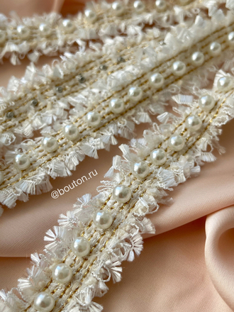Тесьма белая с жемчугом твид