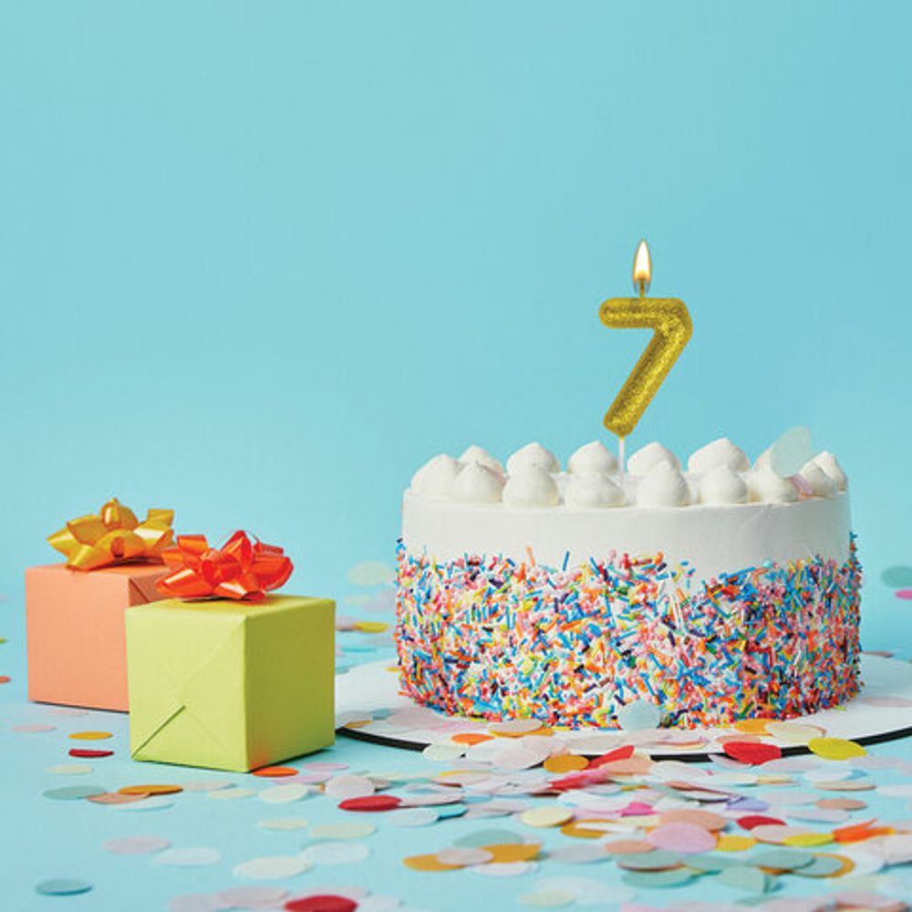 Свеча-цифра для торта "7" золотая с глиттером, 6 см, ЗОЛОТАЯ СКАЗКА, на шпажке, в блистере, 591420